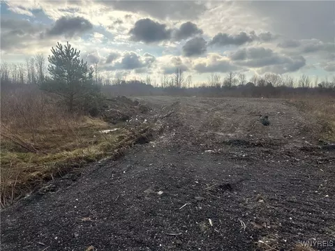 10445 County Rd, Clarence, NY 14031