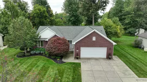 3685 Lakeview Rd, Hamburg, NY 14075