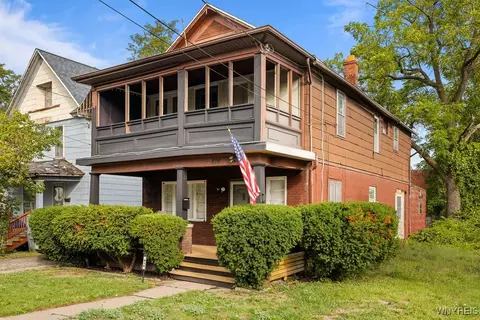 814 Willow Ave, Niagara Falls, NY 14305