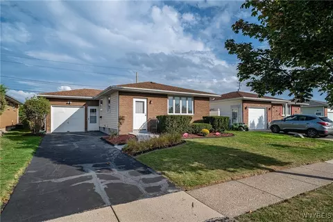 74 Rosemead Ln, Cheektowaga, NY 14227