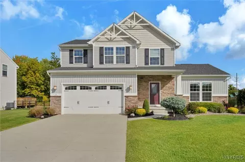 16 Crabapple Ln, Lancaster, NY 14086