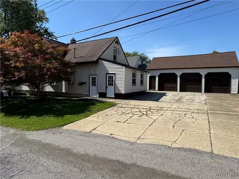 20 East Ave, West Seneca, NY 14224