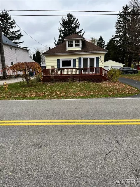 2164 W Creek Rd, Burt, NY 14028