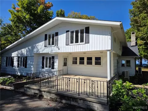 1641 Lake Rd, Porter, NY 14174