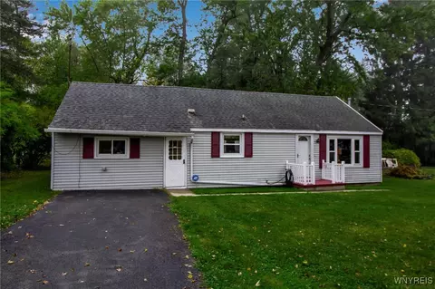 4100 Gunnville Rd, Clarence, NY 14031
