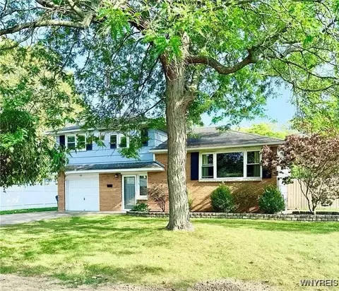 55 Clearfield Dr, Amherst, NY 14221