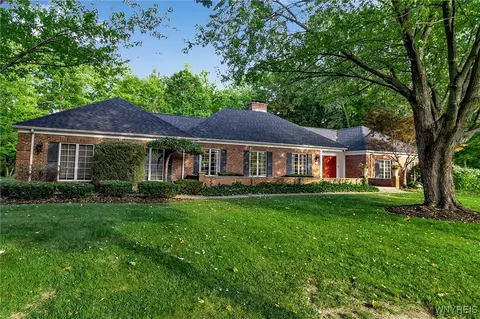 737 Mountain View Dr, Lewiston, NY 14092