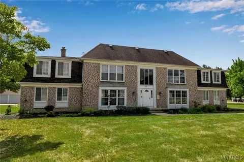 75 Carriage Dr #8, Orchard Park, NY 14127