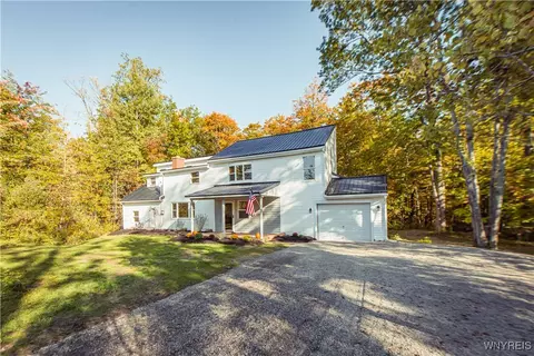 11872 Carpenter Rd, Wales, NY 14139