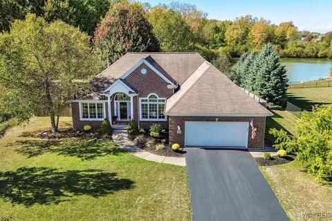 1182 Majestic Woods Dr, Grand Island, NY 14072