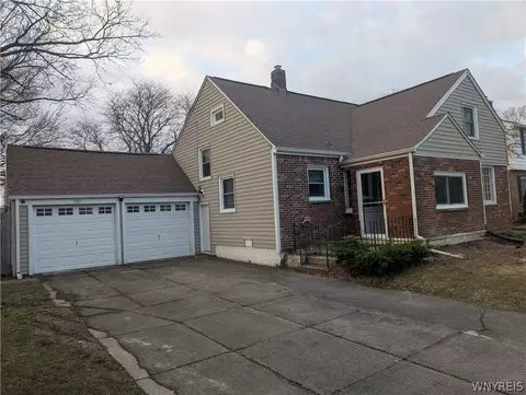530 Meadowbrook Dr, Lewiston, NY 14092