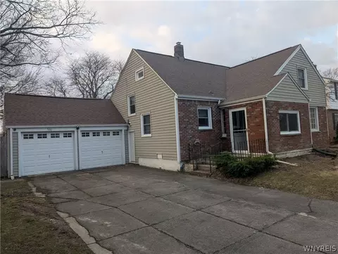 530 Meadowbrook Dr, Lewiston, NY 14092