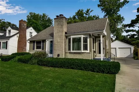 82 Raymond St, Hamburg, NY 14075