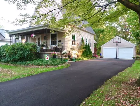 88 Grove St, Evans, NY 14006