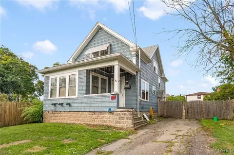 3742 Mckoon Ave, Niagara Falls, NY 14305