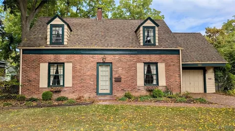 140 William St, Porter, NY 14174
