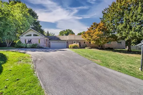 80 Elmhurst Rd, Amherst, NY 14226