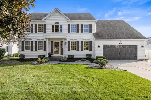44 Southpoint Dr, Lancaster, NY 14086