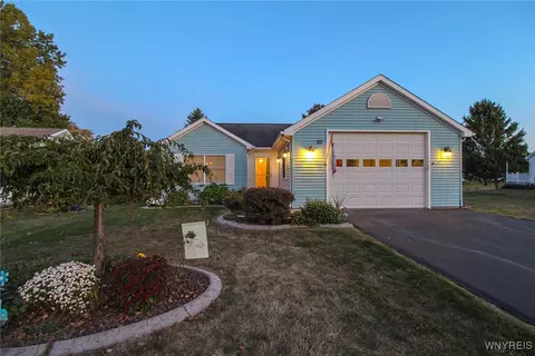 20 Freedom Pond Ln, Chili, NY 14514