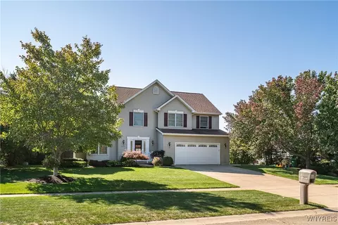 5973 Lakecrest Dr, Lake View, NY 14085