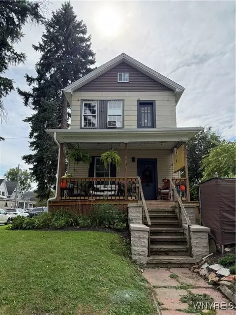 33 Downing St, Buffalo, NY 14220
