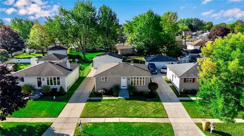 123 Castlewood Dr, Cheektowaga, NY 14227