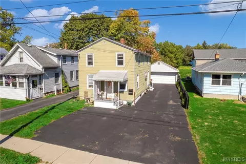 57 Saint John St, Lancaster, NY 14086