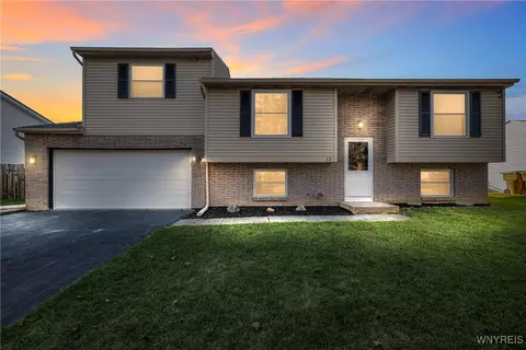 12 Thornwood Dr, Cheektowaga, NY 14227