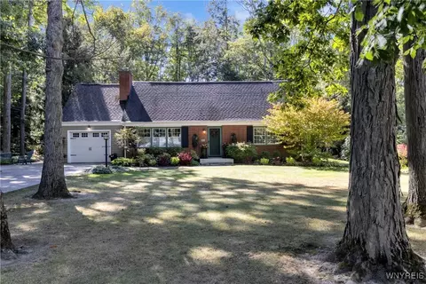 77 South Ln, Orchard Park, NY 14127