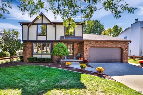 27 Independence Dr, Lockport, NY 14094