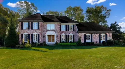 180 Crestwood Ln, Amherst, NY 14221