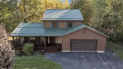 11142 Crego Rd, Newstead, NY 14001