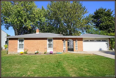 457 Cherry Ln, Lewiston, NY 14092