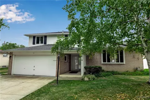15 Christen Ct, Lancaster, NY 14086