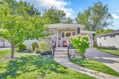 55 Oxford Ave, Lancaster, NY 14086