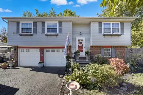 6958 Academy Ln, Lockport, NY 14094