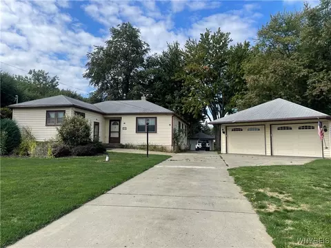 584 Borden Rd, Cheektowaga, NY 14227