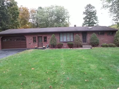 5621 Sterling Rd, Hamburg, NY 14075