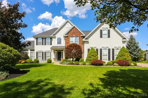 94 Graystone Ln, Orchard Park, NY 14127