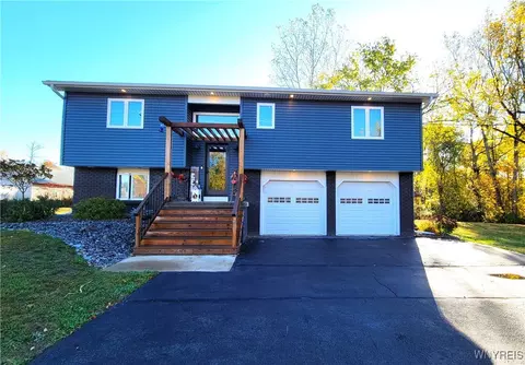 8699 Hartshorn Rd, Batavia, NY 14020
