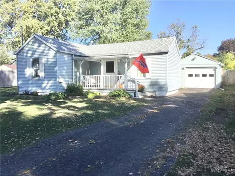 6665 Wellington Dr, Evans, NY 14047