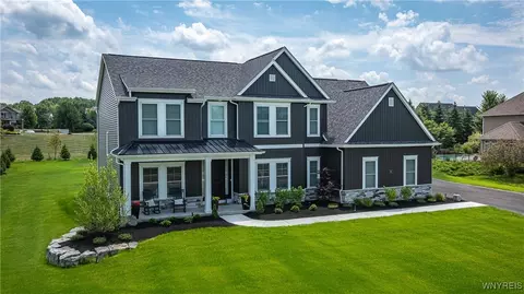 69 Woodthrush Trl, Orchard Park, NY 14127