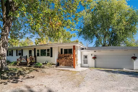 1068 Smith Rd, East Amherst, NY 14051