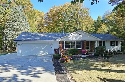 2786 Madonna Dr, Eden, NY 14057