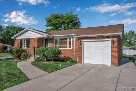 8 Karen Ln, Depew, NY 14043