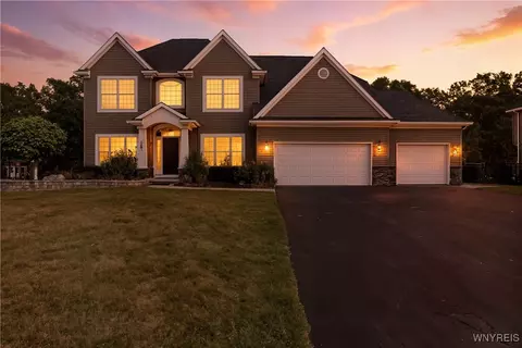 7244 Creekbend Dr, Pendleton, NY 14120