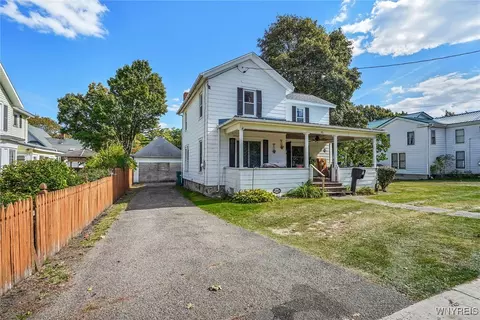 72 N Center St, Perry, NY 14530