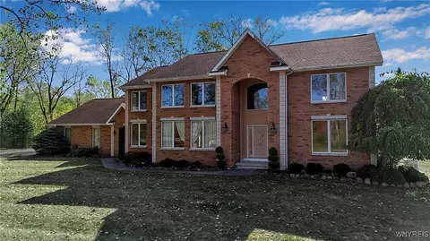 4505 Timberlake Dr, Clarence, NY 14031