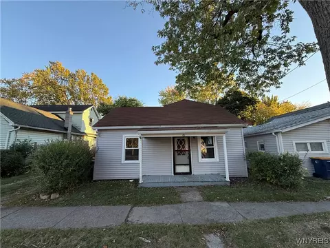 45 Price St, Lockport, NY 14094