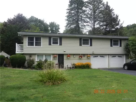 6390 Deanna Dr, Hamburg, NY 14075